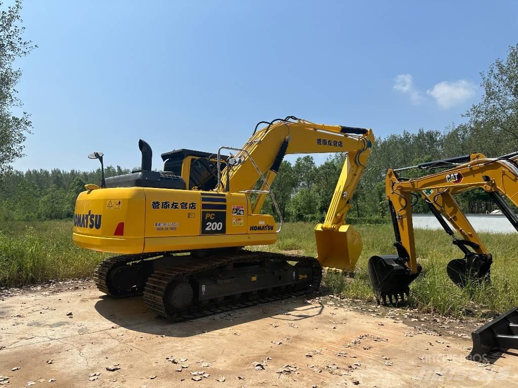 Komatsu PC200-8 حفارات زحافة