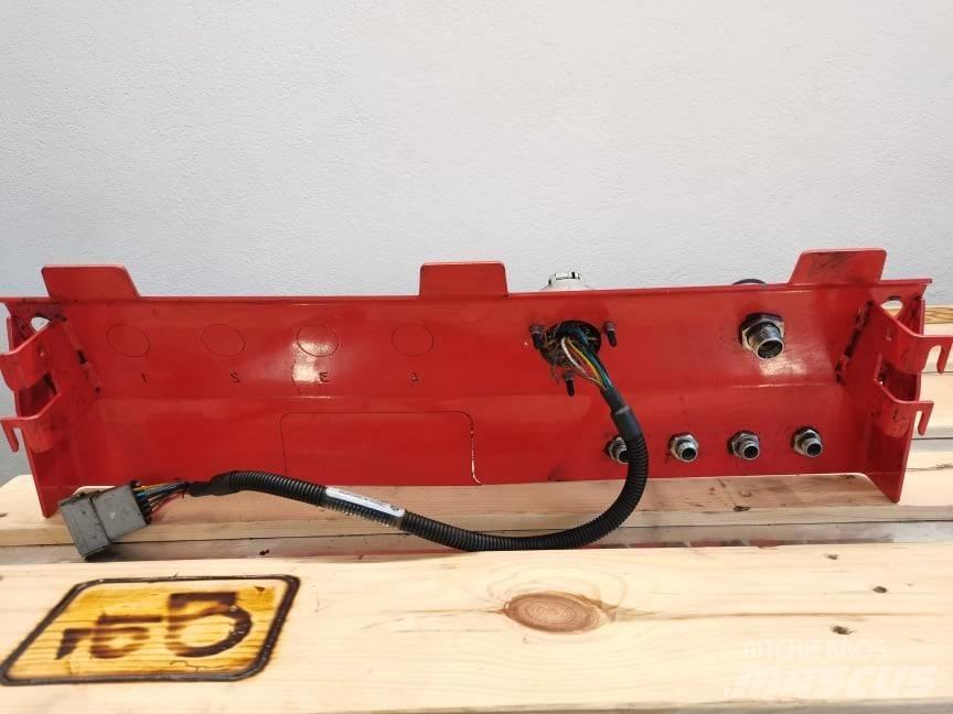 Manitou MLT 633 case أذرع الغطاس