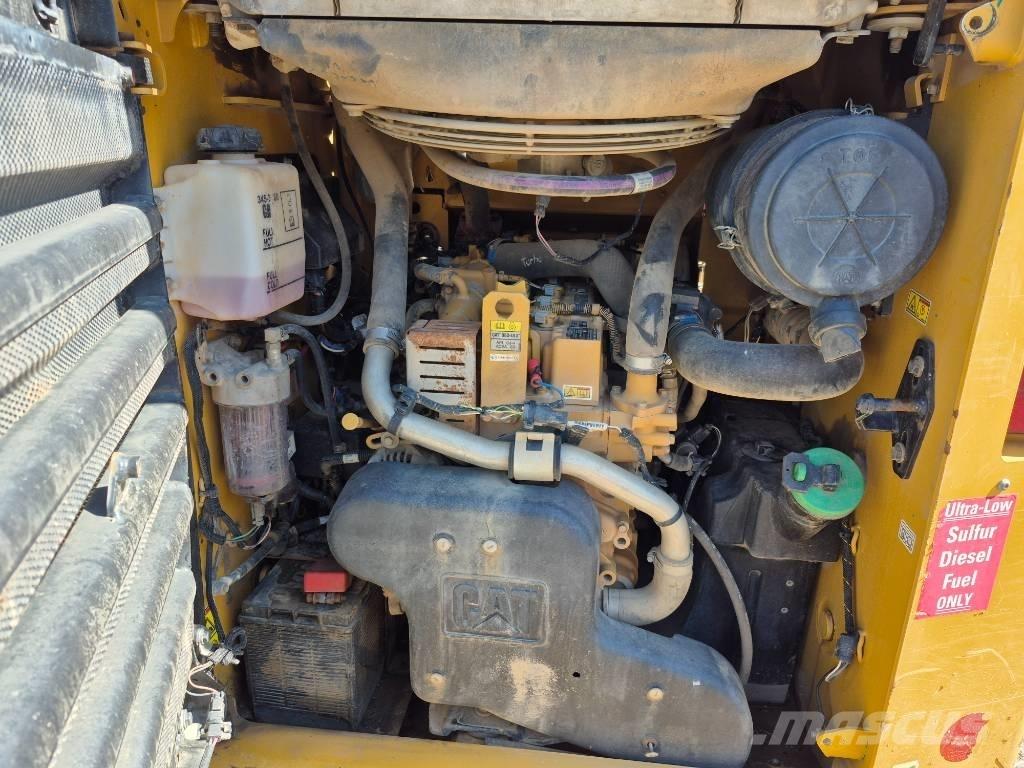 CAT 289 D لوادر انزلاقية التوجيه