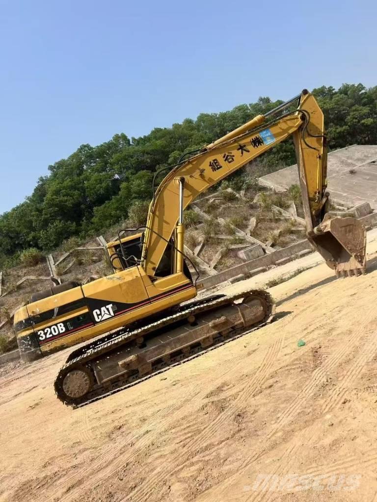 CAT 320 B L حفارات زحافة