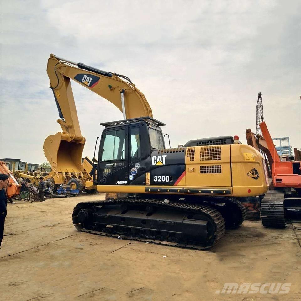 CAT 320D حفارات زحافة