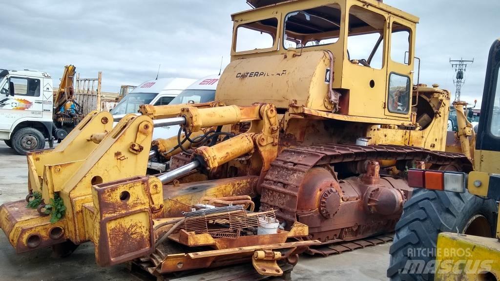 CAT D8K  (POR PIEZAS) بلدوزرات مجنزرة