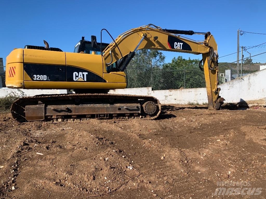 CAT 320 D L حفارات زحافة