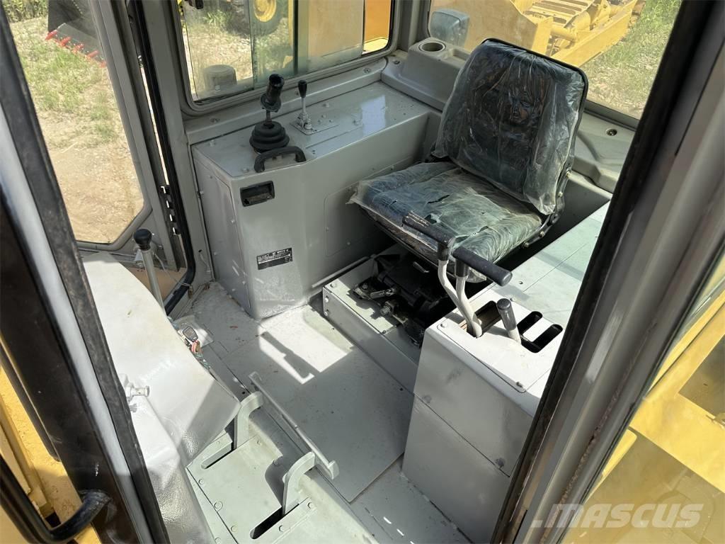 CAT D 6 G بلدوزرات مجنزرة