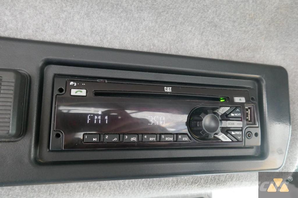 CAT 966M لوادر بعجل