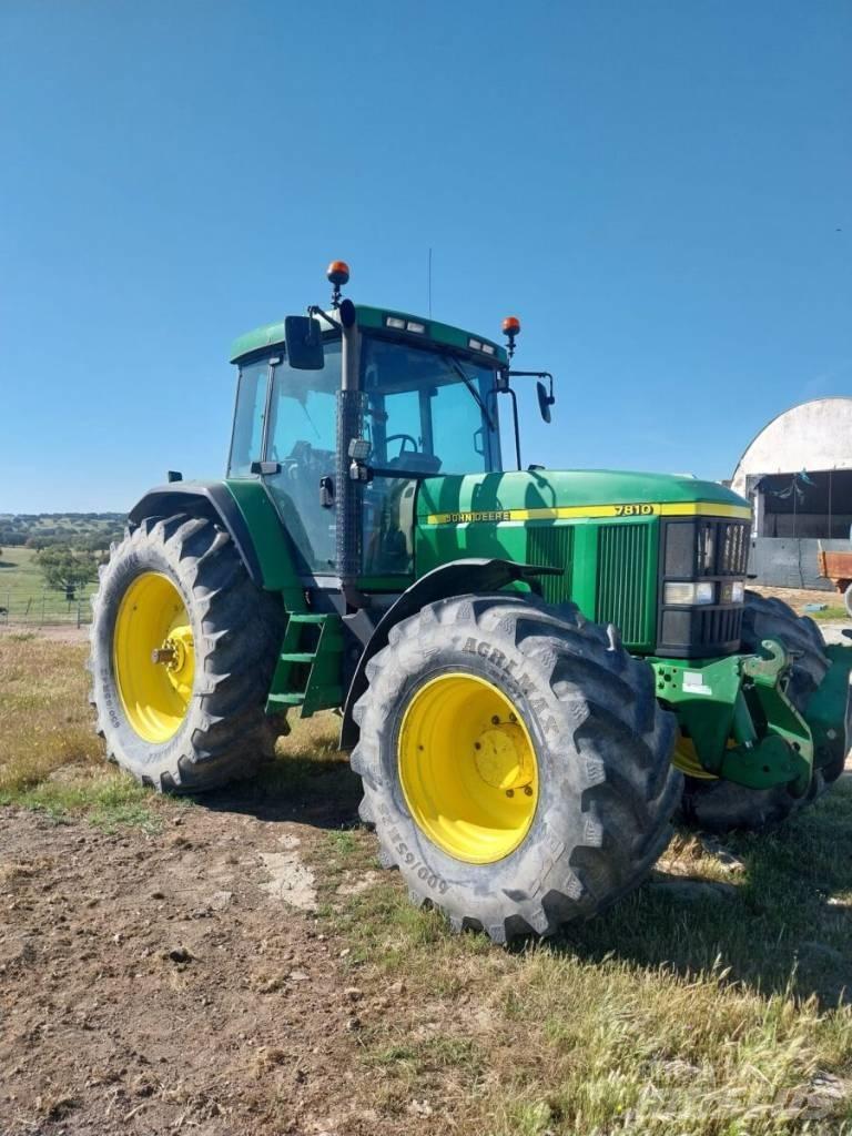 John Deere 7810 الجرارات