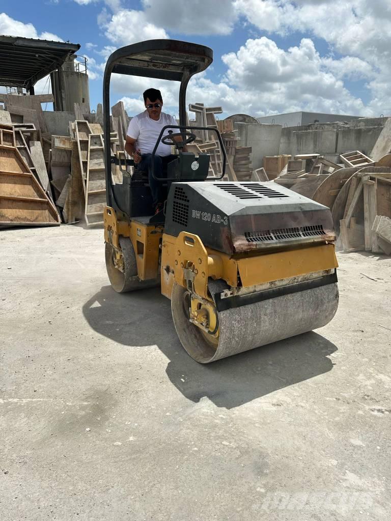 Bomag BW 120 AD-3 مداحل ثنائية الاسطوانة