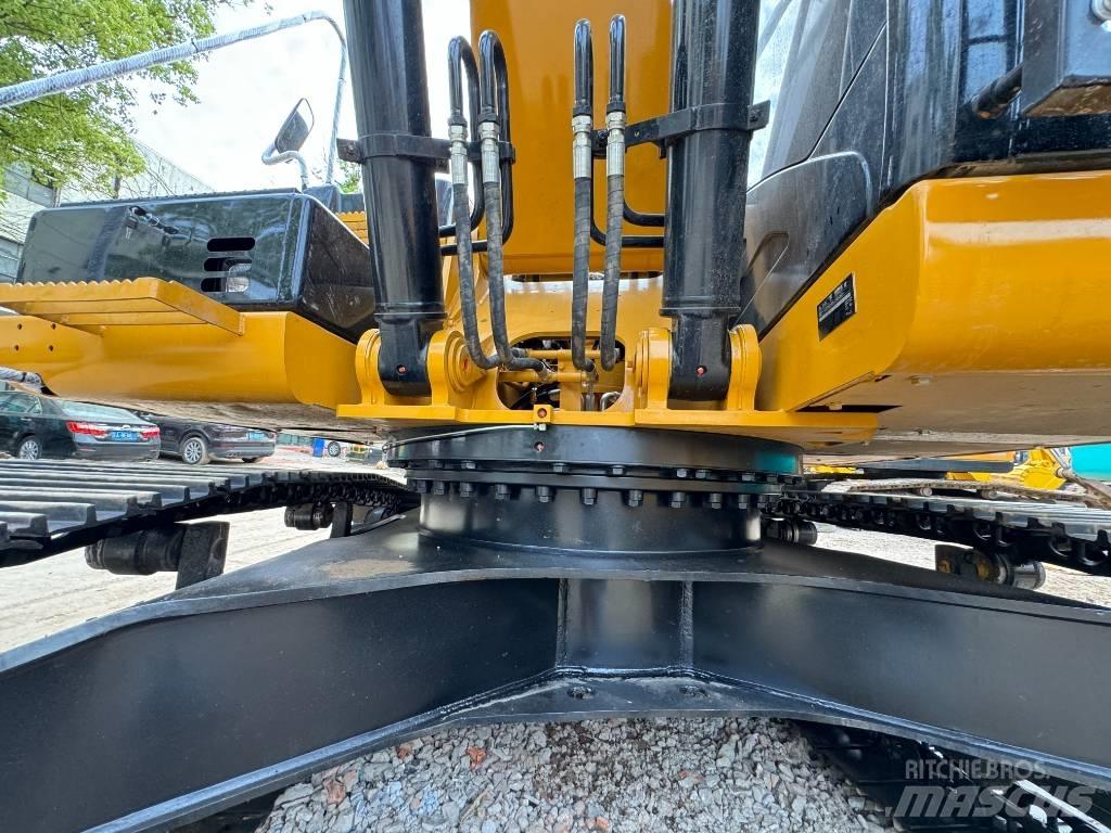 CAT 324 D L حفارات زحافة