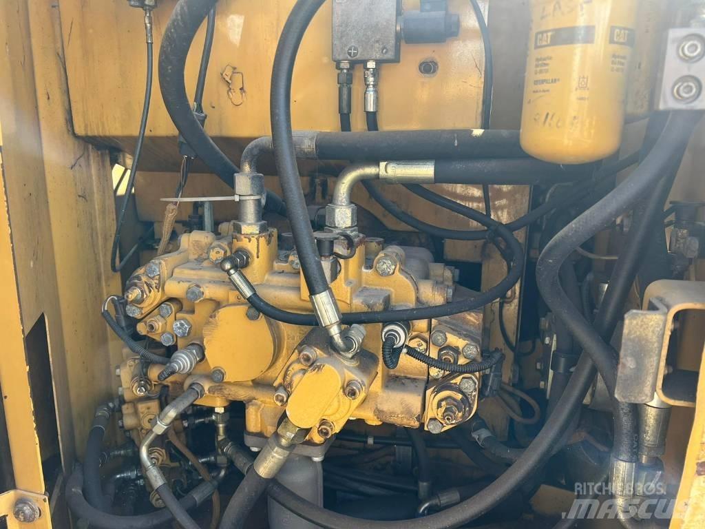 CAT 312 C L حفارات زحافة