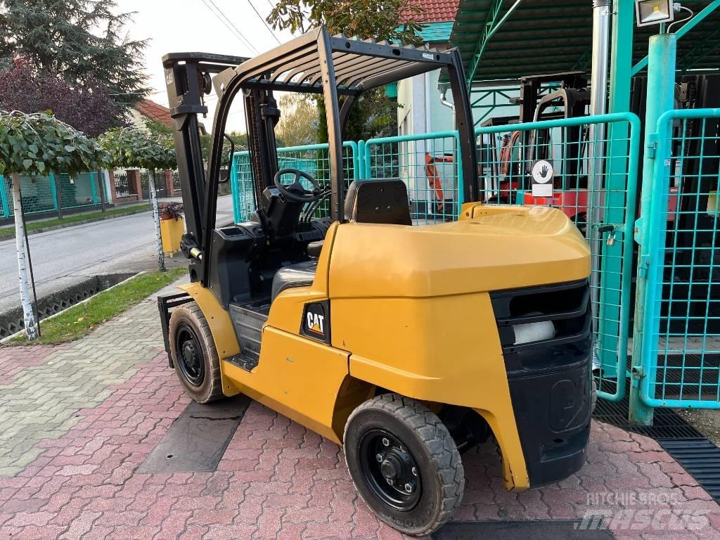 CAT DP 45 N V-3549 شاحنات الديزل