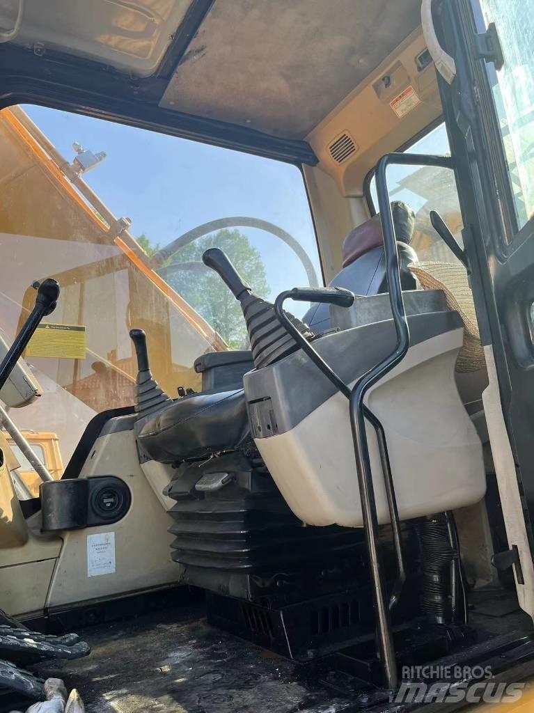 CAT 320 C L حفارات زحافة