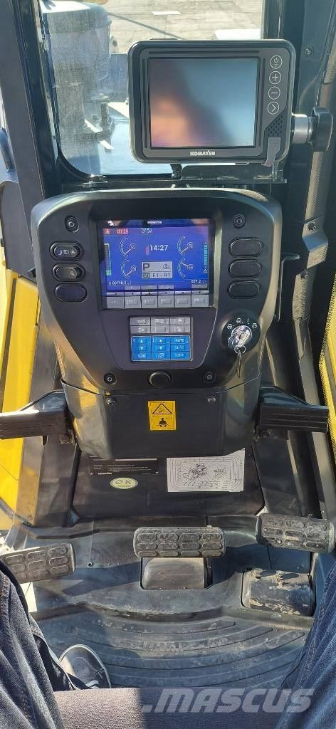 Komatsu D65EXi بلدوزرات مجنزرة