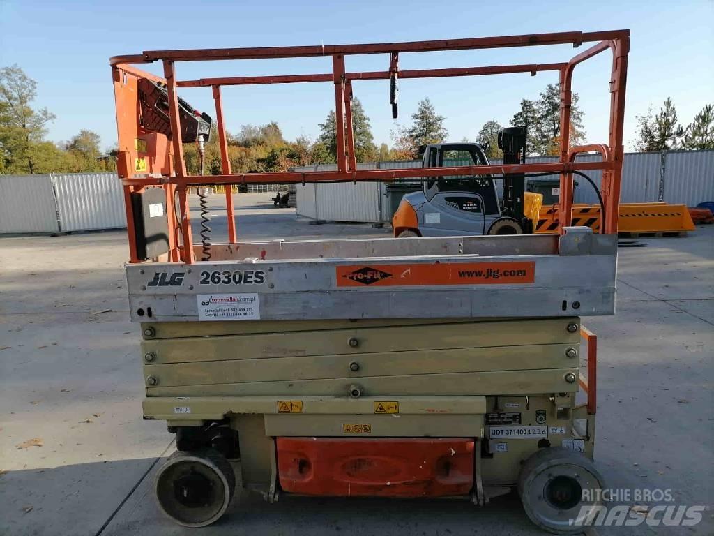 JLG 2630 ES رافعات مقصية الشكل