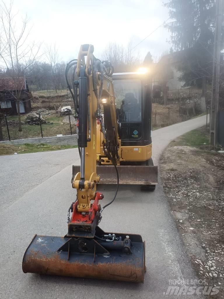 CAT 303 E CR حفارات زحافة