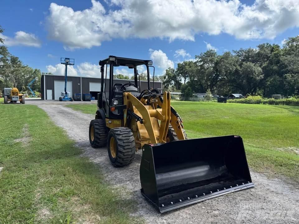 CAT 903 C2 لوادر بعجل