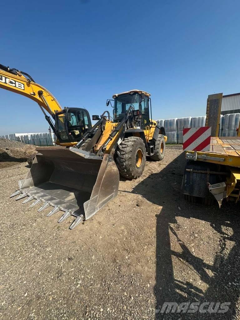 JCB 436 HT لوادر بعجل