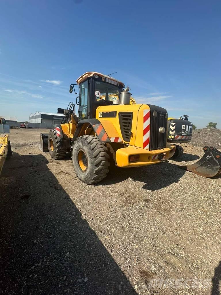 JCB 436 HT لوادر بعجل