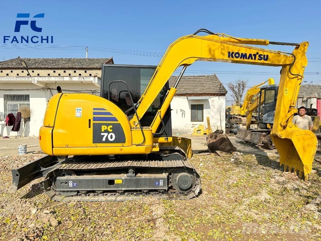 Komatsu PC 70-8 حفارات زحافة