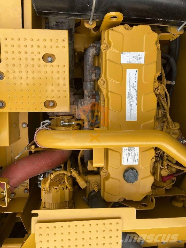 CAT 336 D2 حفارات زحافة