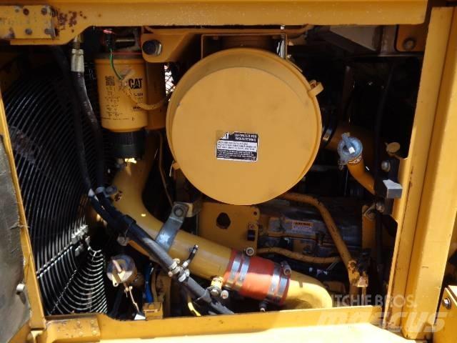 CAT D 6 R II بلدوزرات مجنزرة