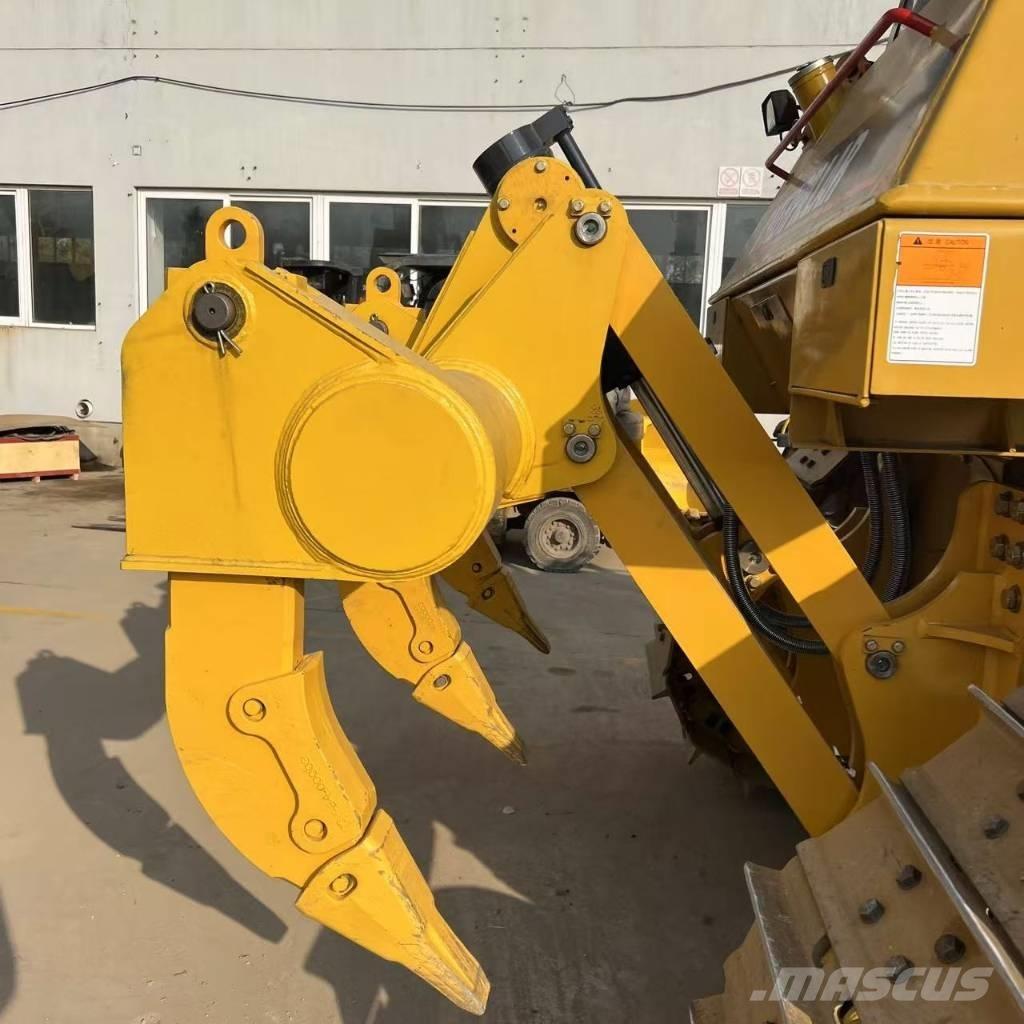 CAT D 8 R بلدوزرات مجنزرة