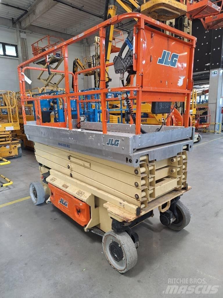JLG 2646 ES رافعات مقصية الشكل