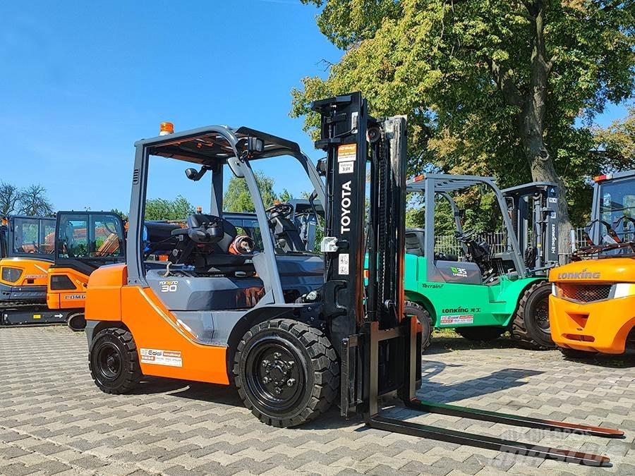 Toyota 02-8FGF30 شاحنات LPG