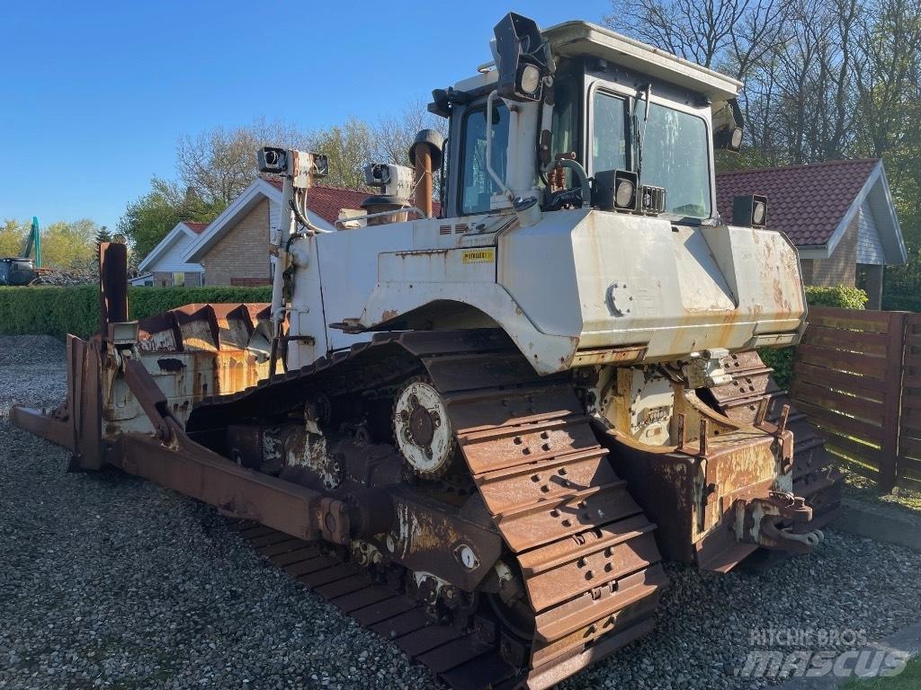 CAT D8T LGP بلدوزرات مجنزرة