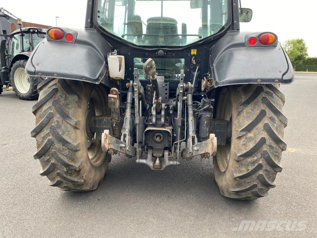 Valtra N92 HITECH الجرارات