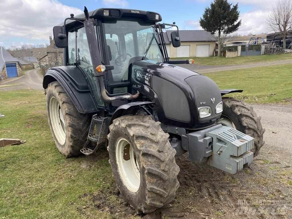 Valtra N92 HITECH الجرارات