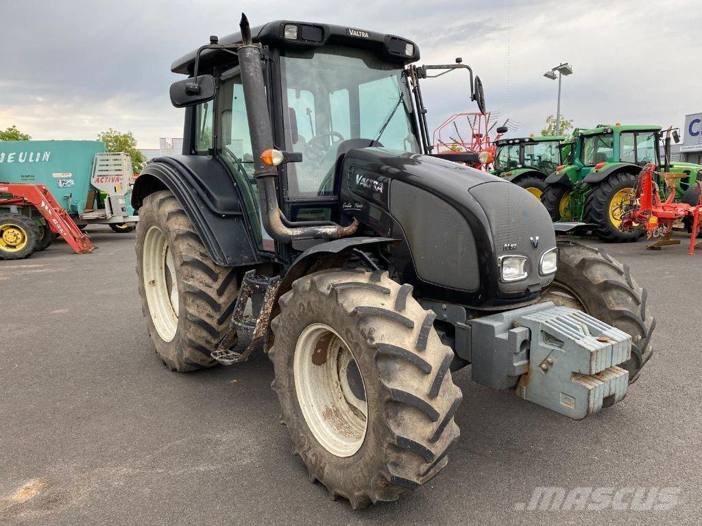 Valtra N92 HITECH الجرارات
