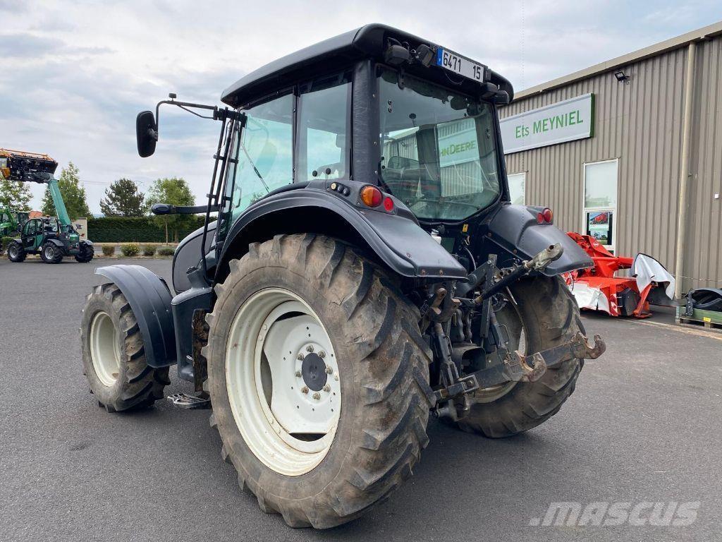 Valtra N92 HITECH الجرارات