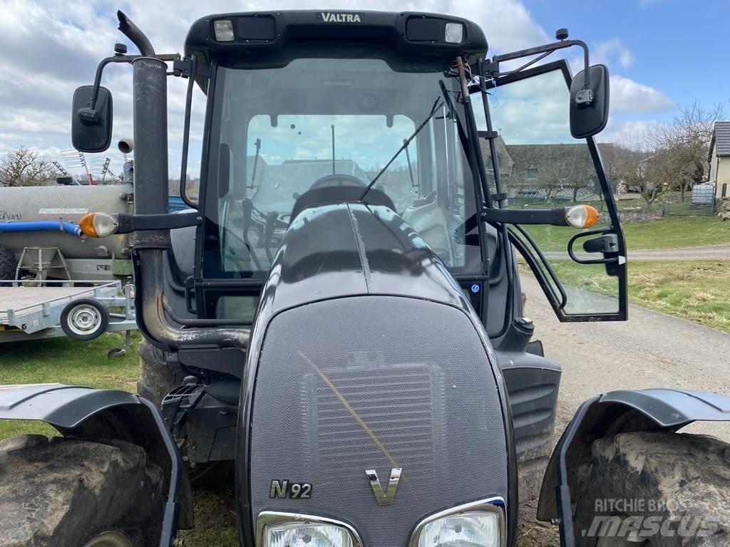 Valtra N92 HITECH الجرارات