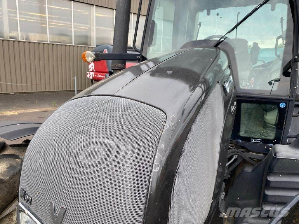 Valtra N92 HITECH الجرارات
