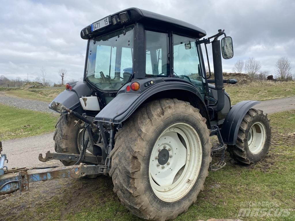 Valtra N92 HITECH الجرارات