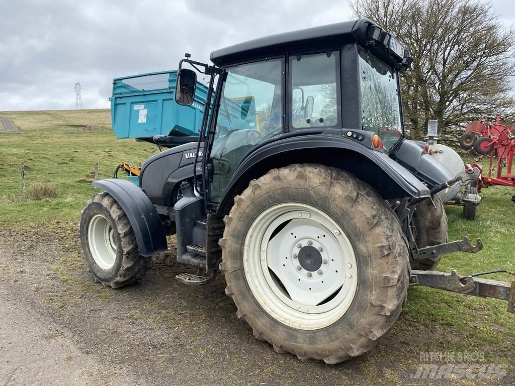 Valtra N92 HITECH الجرارات