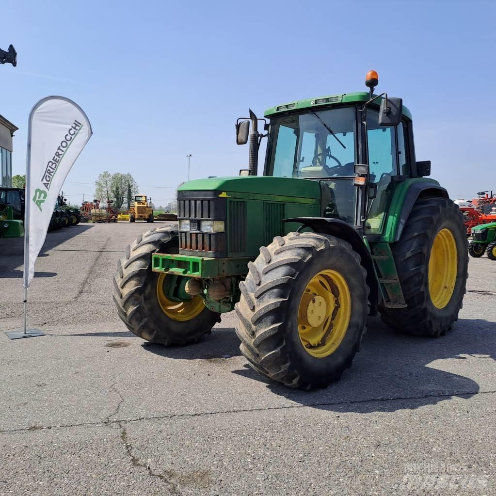 John Deere 6910 الجرارات