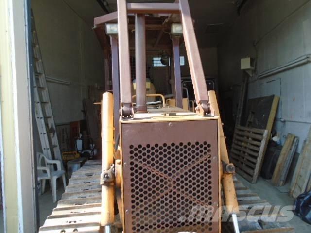 CASE 450 C لوادر زحافة