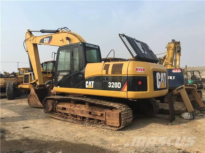 CAT 320 D حفارات زحافة