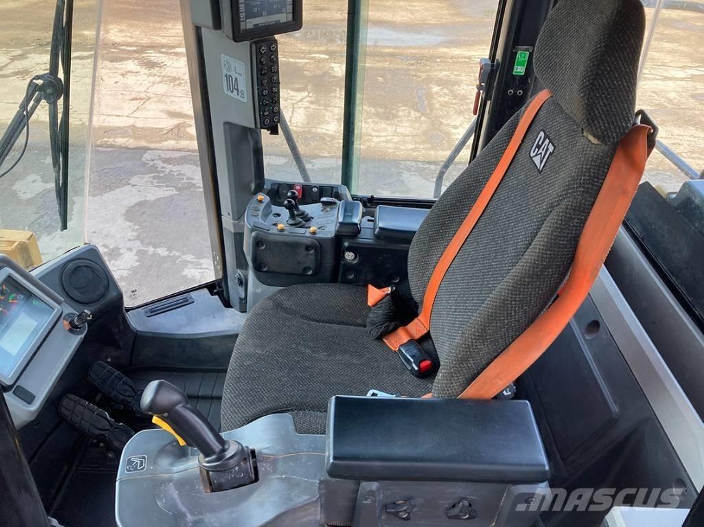 CAT 962 M لوادر بعجل