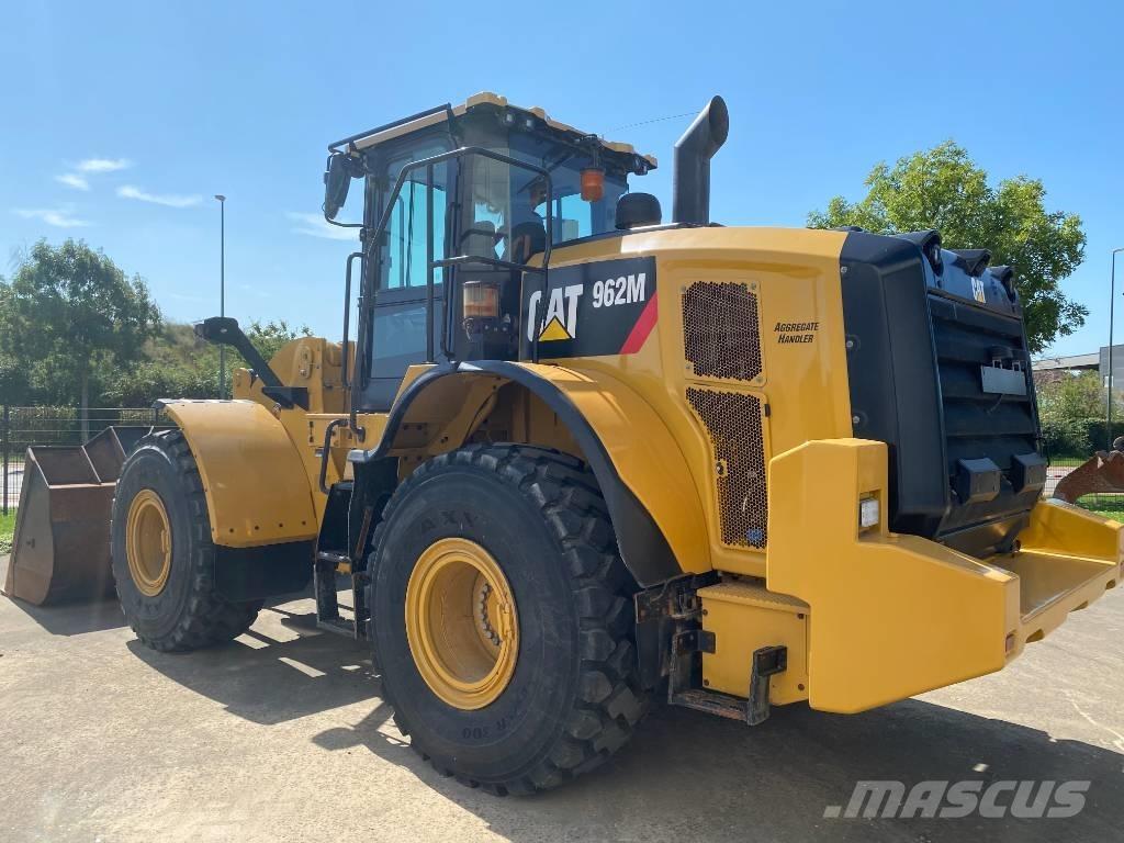 CAT 962 M لوادر بعجل