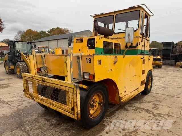 Hamm GRW 15 مداحل ذات إطارات هوائية