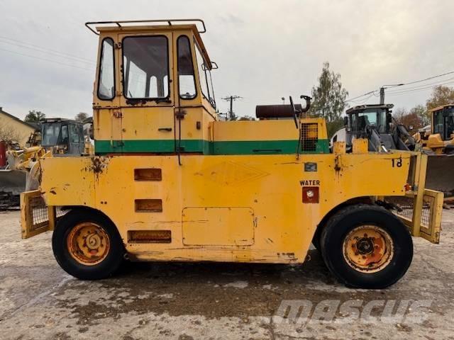 Hamm GRW 15 مداحل ذات إطارات هوائية