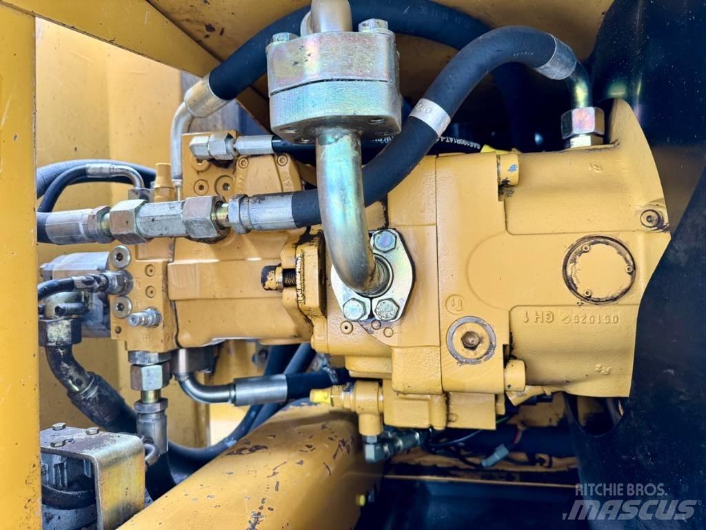 CAT M 316 C حفارات بعجل