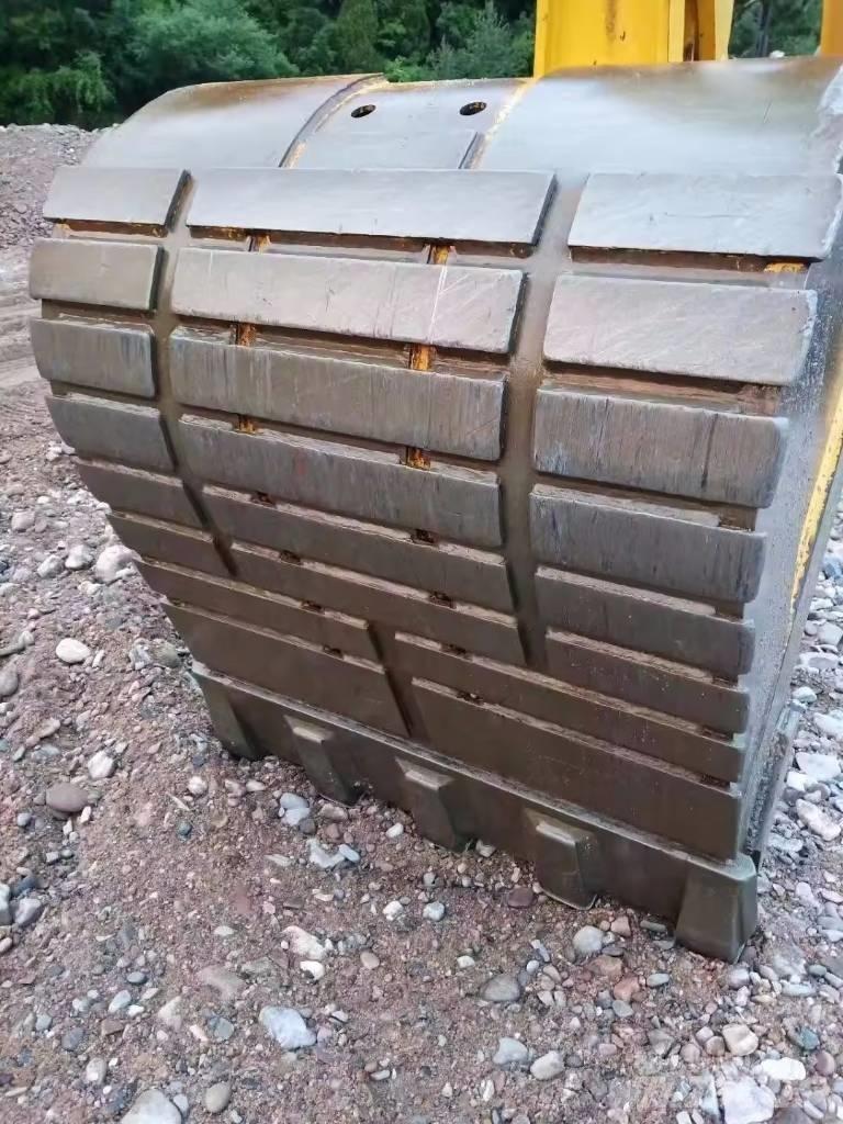 Komatsu PC 270 حفارات زحافة