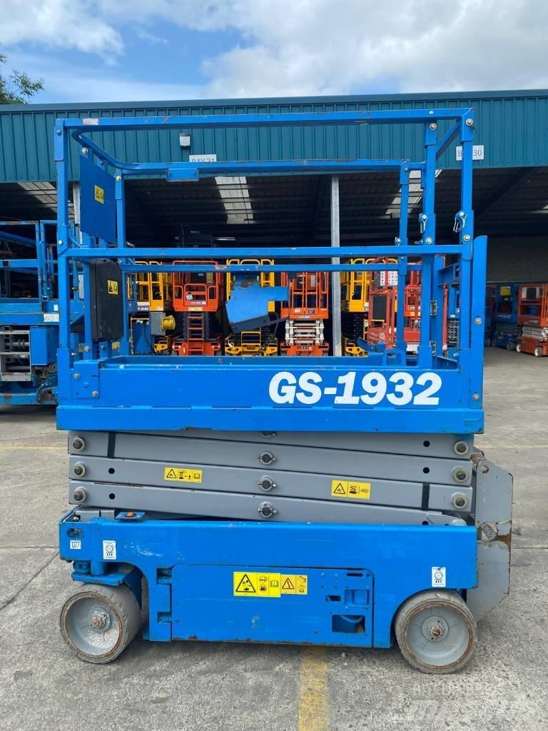 Genie GS 1932 رافعات مقصية الشكل