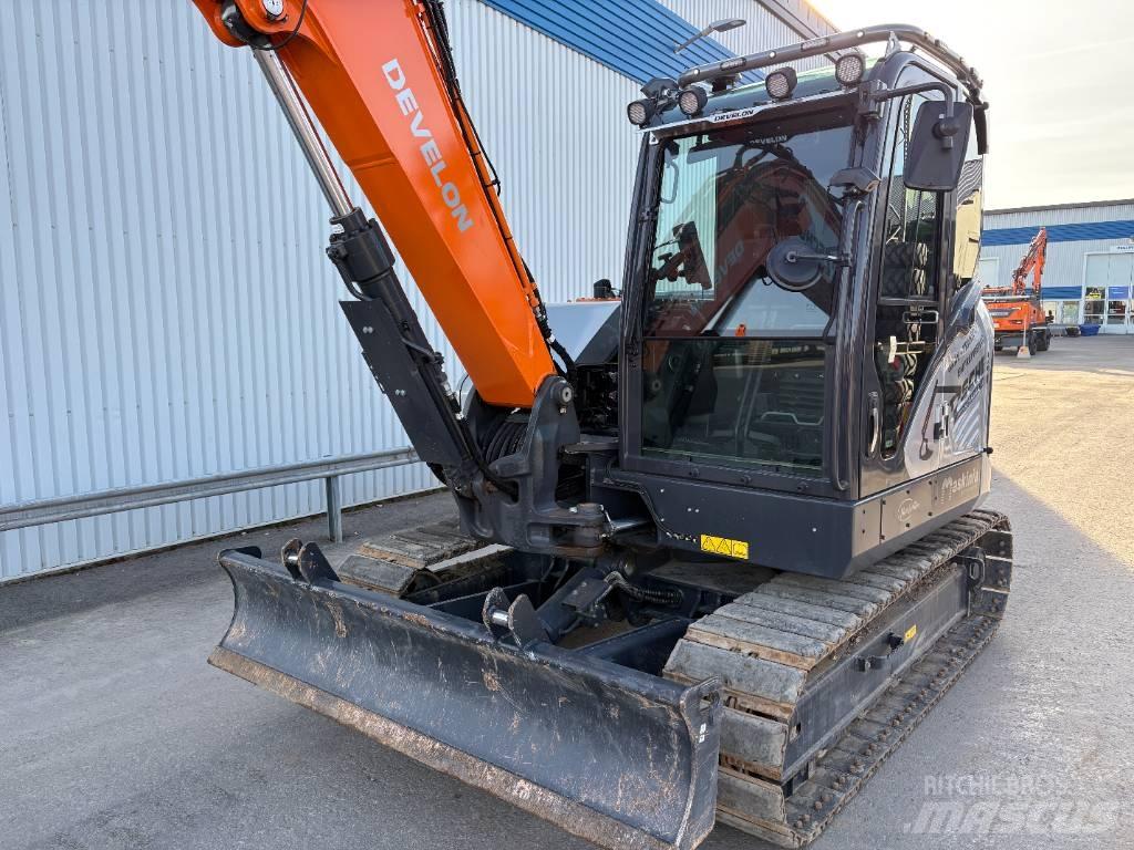 Develon DX 85 R-7 حفارات وسط 7 طن - 12 طن