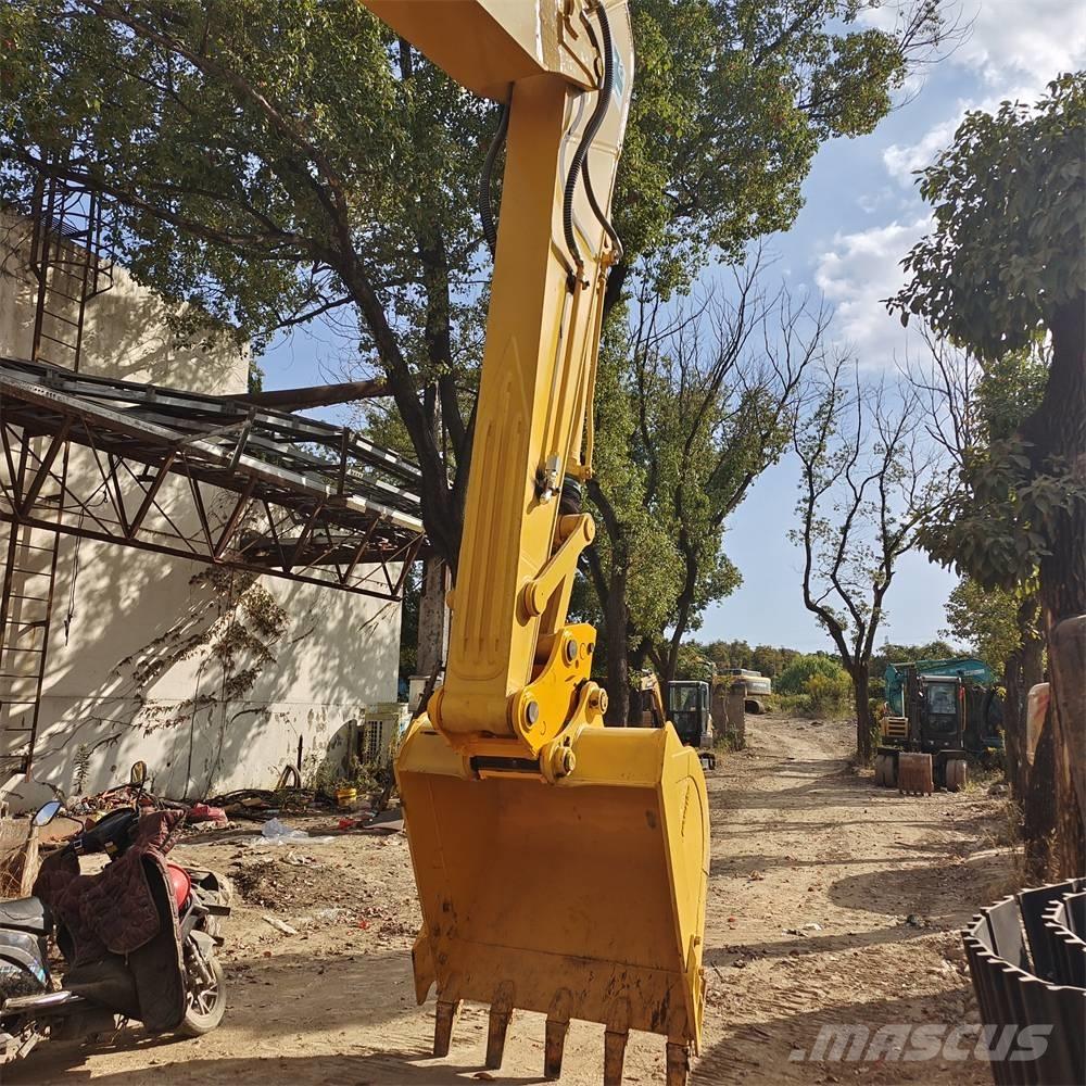 Komatsu PC 240 حفارات زحافة