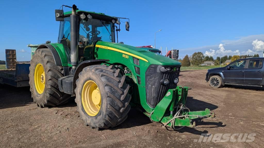 John Deere 8530 الجرارات