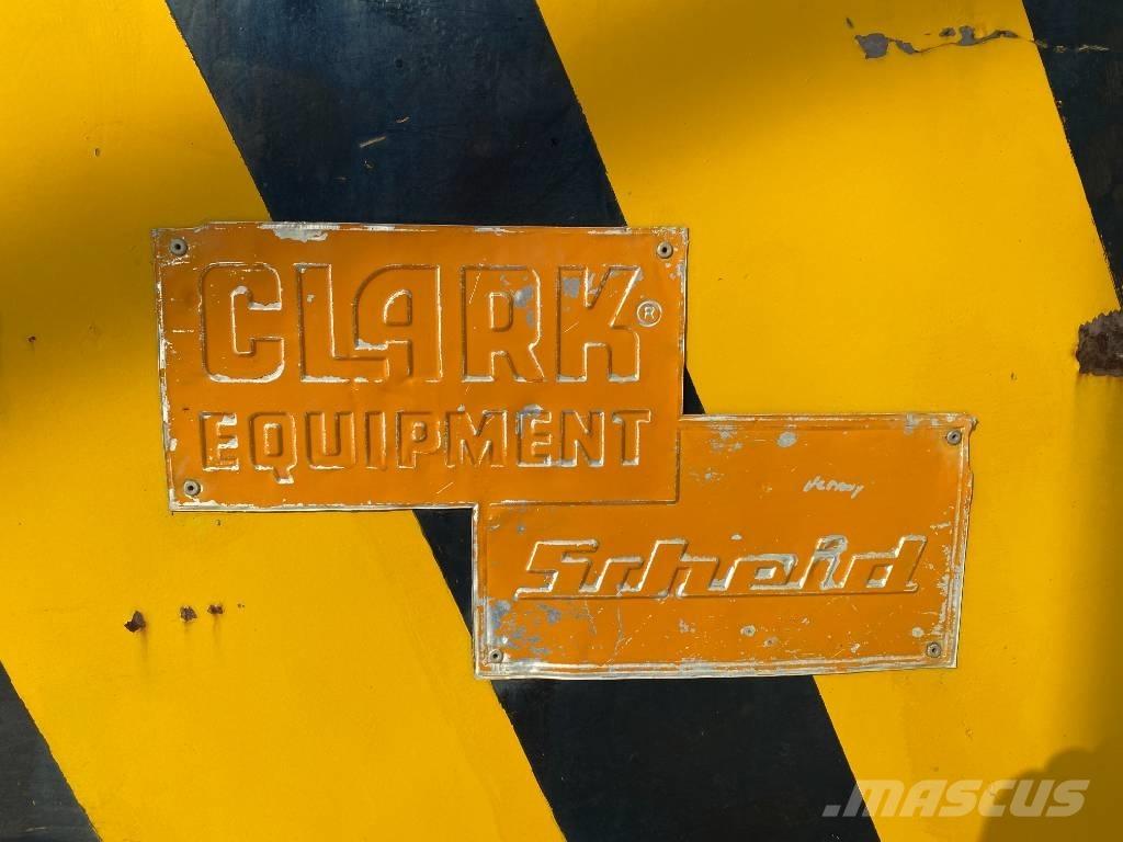 Clark Equipment الإطارات والعجلات والحافات